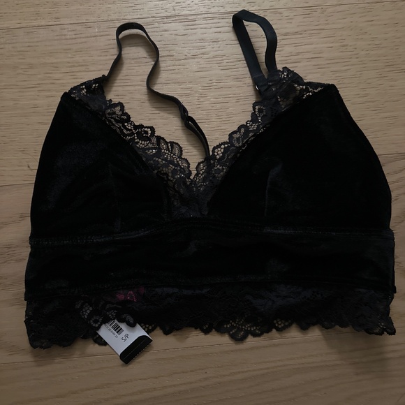 La Senza Black Lace Lingerie (set) - Picture 3 of 4